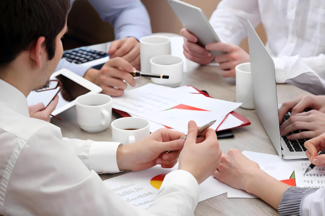 增长黑客团队常见的两种汇报结构及特点-罗伊增长